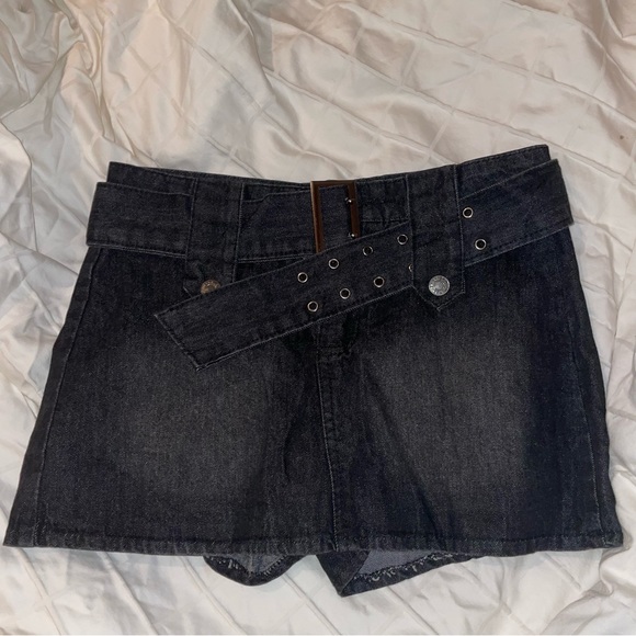 Denim skirt short with buckle strap NWOT - Picture 3 of 6